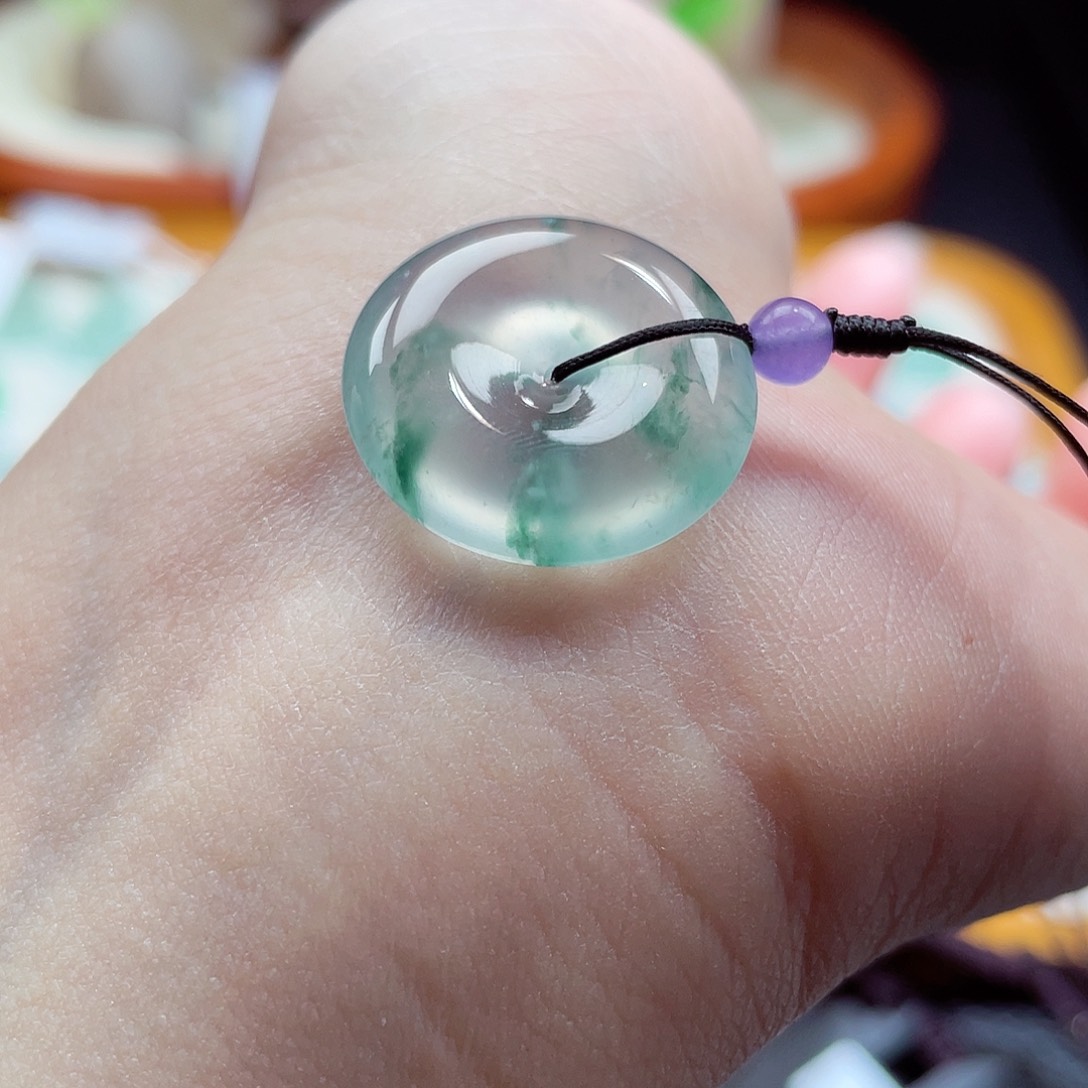 翡翠颈饰未镶嵌平安扣