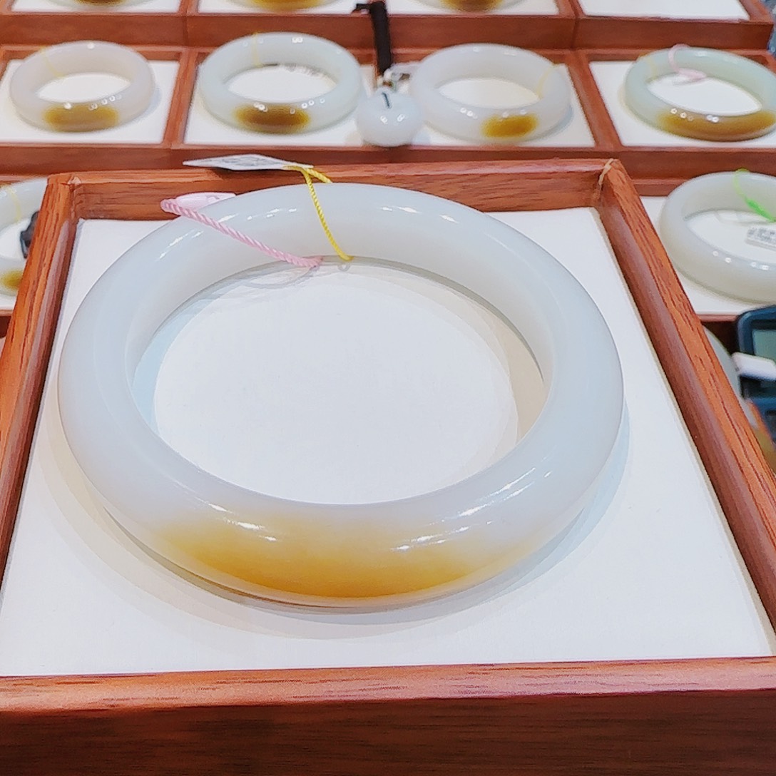 和田玉手镯未镶嵌糖白57