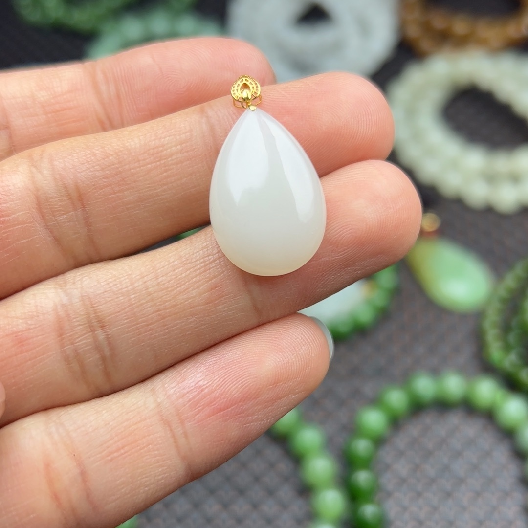 和田玉挂件18K金镶嵌