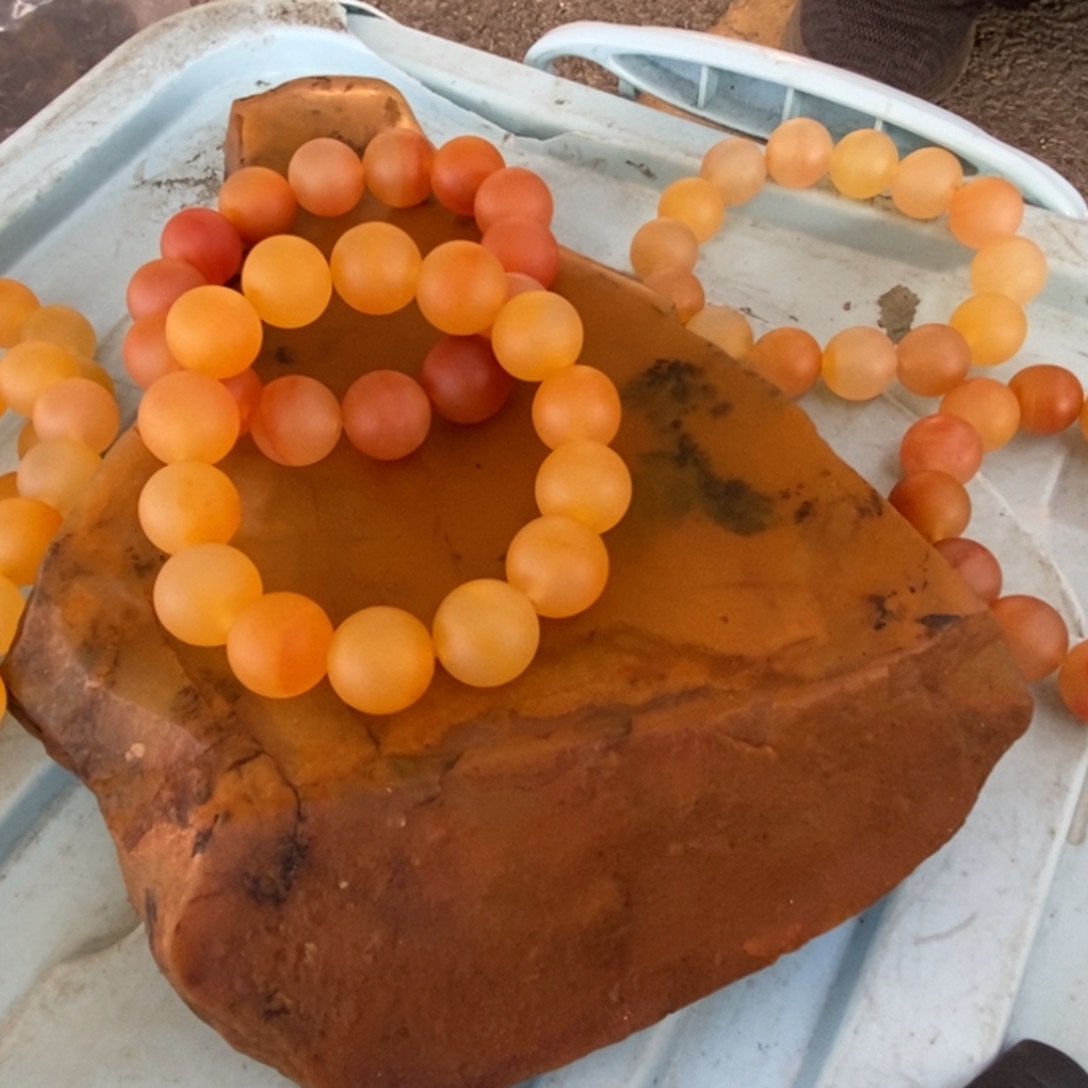 石英质玉（黄龙玉）合金颈饰