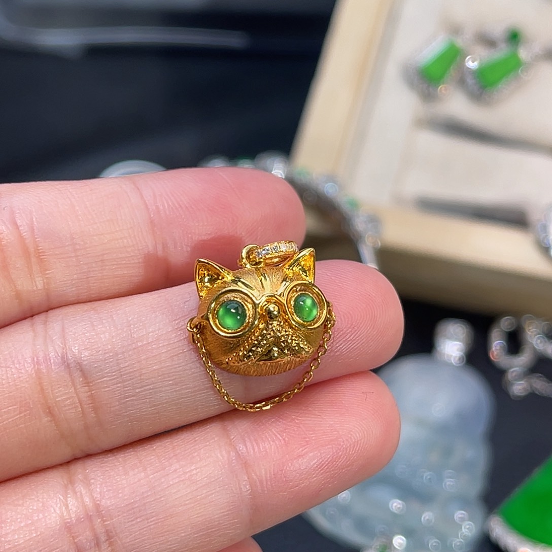 翡翠18K金镶嵌颈饰猫咪