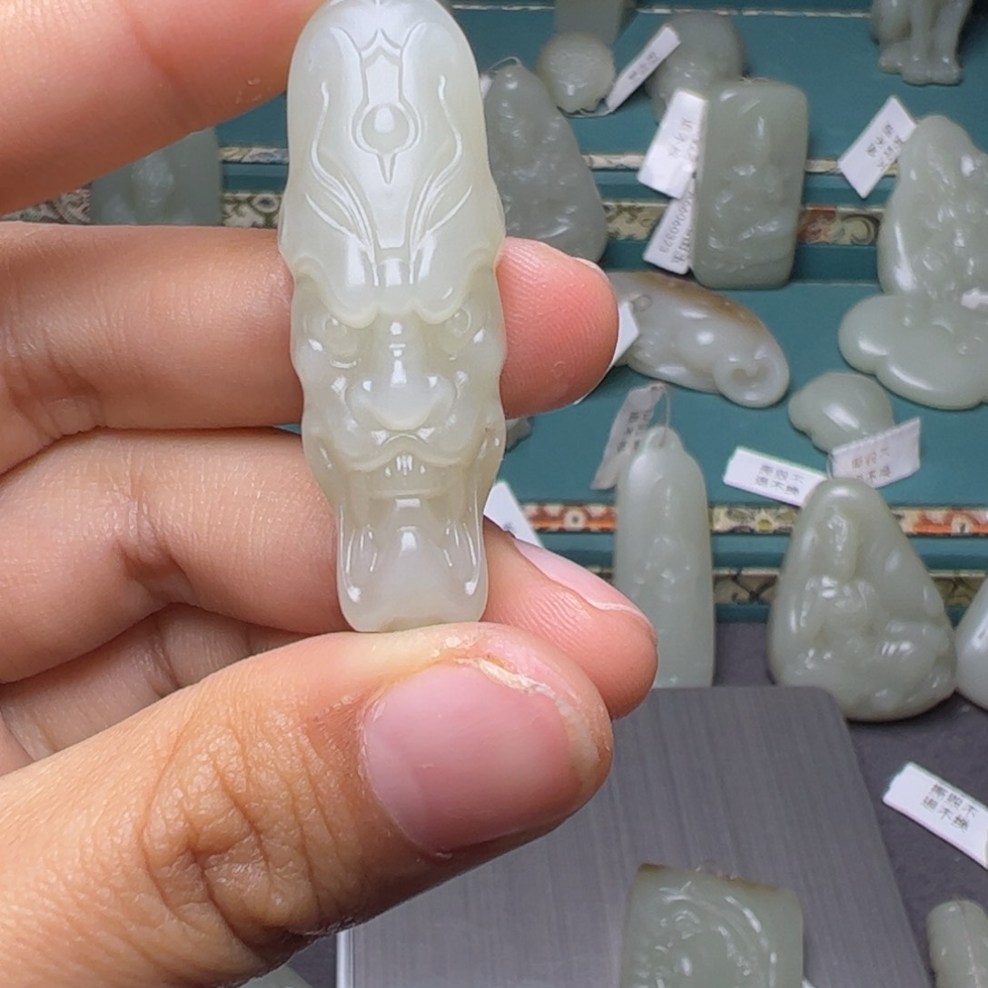 和田玉颈饰未镶嵌知**乐