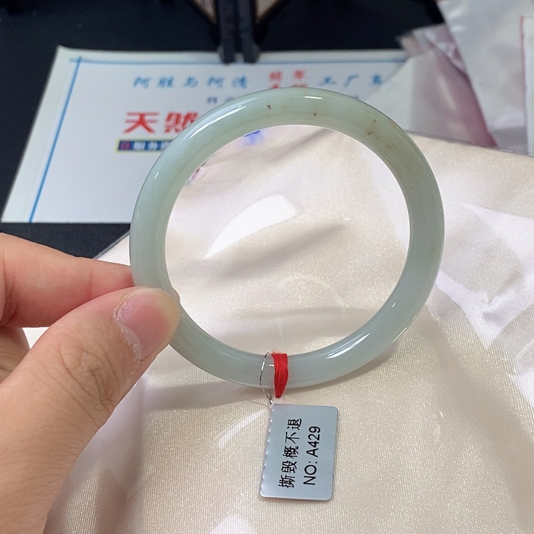 翡翠未镶嵌手镯（圆镯）