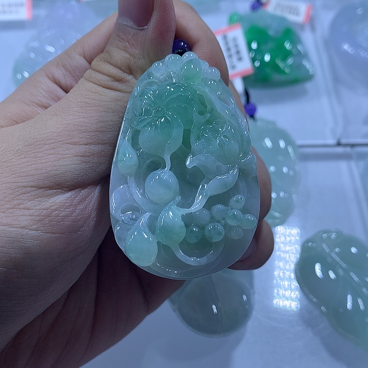 翡翠未镶嵌颈饰天然翡翠A货吊坠