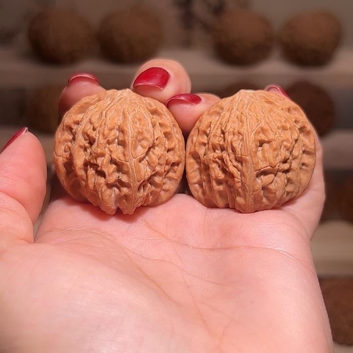 w***文玩核桃吊坠山地磨盘红皮36