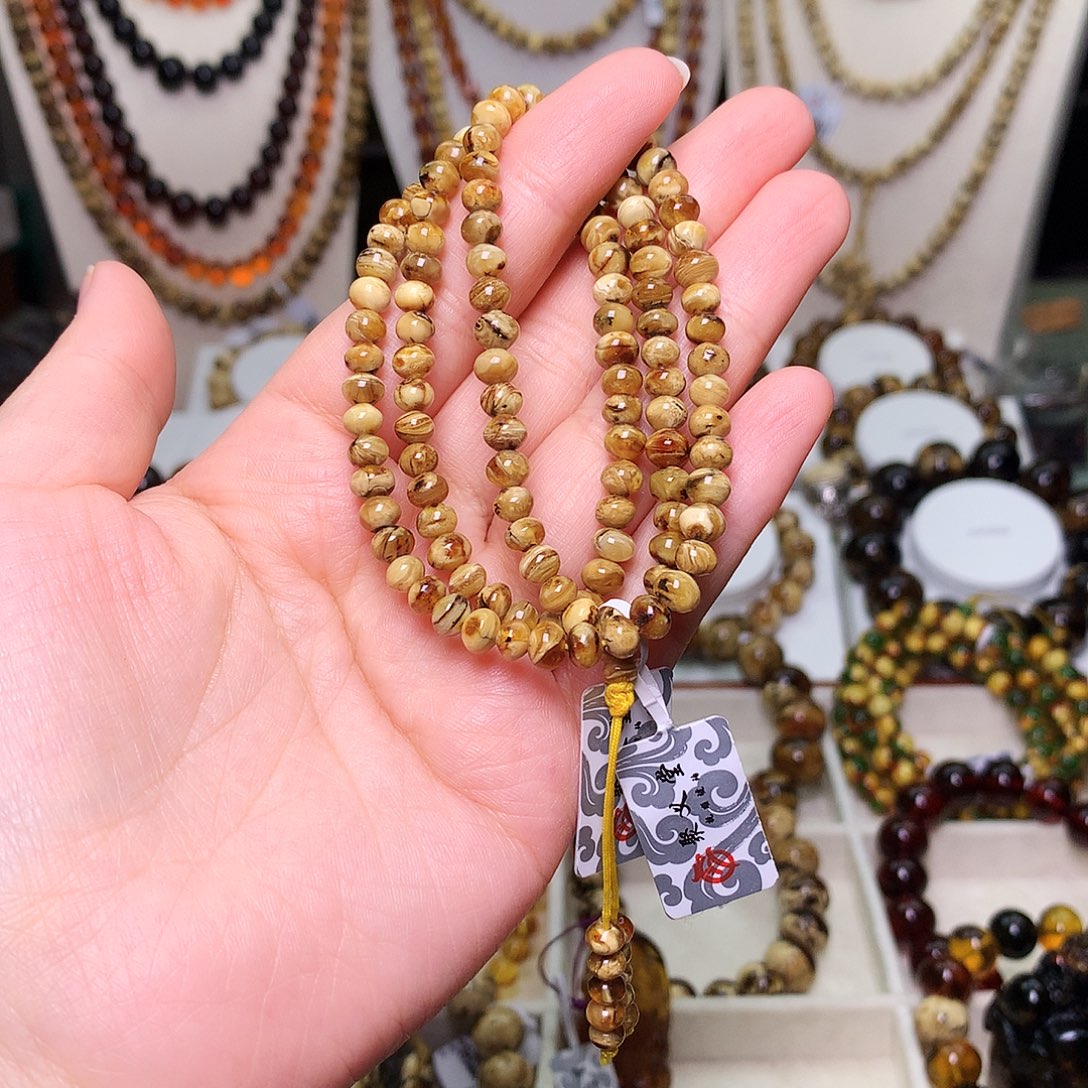 自***气琥珀未镶嵌裸石645-白蜡