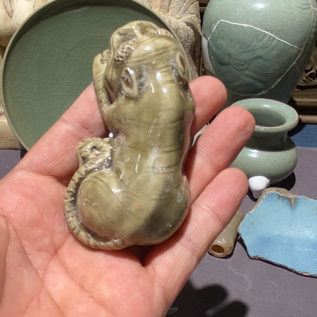 明***戟茶盏耀州窑青瓷动物瓷塑