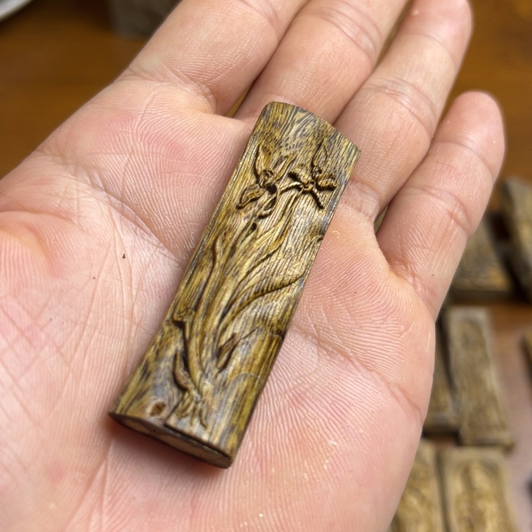 沉香沉香碎屑品种凹身