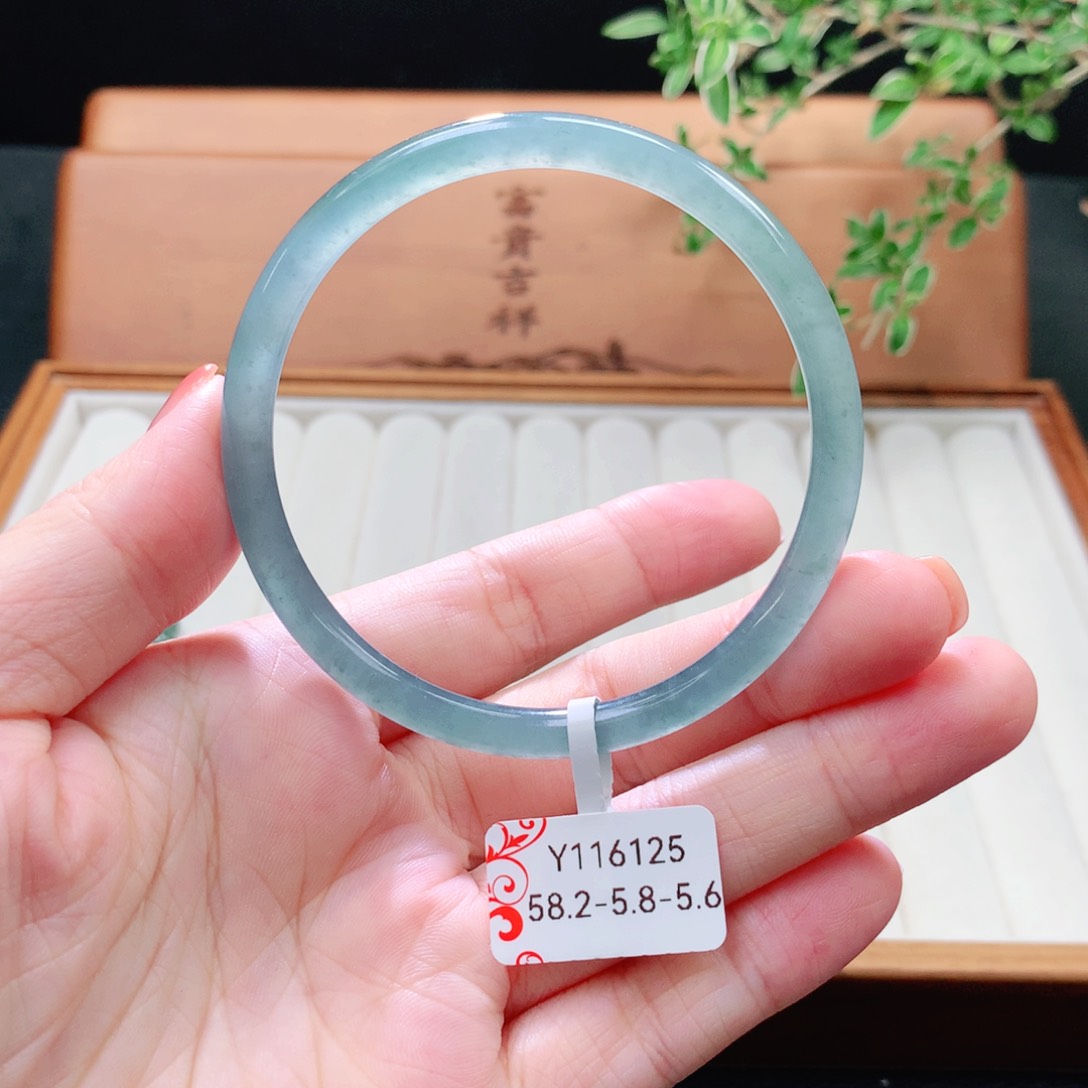 未镶嵌手镯（圆镯）翡翠