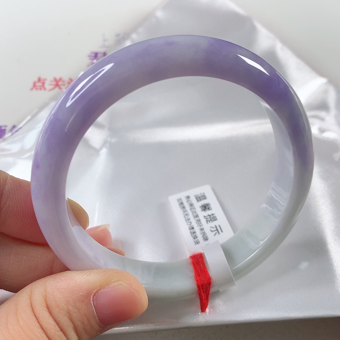 翡翠手镯未镶嵌? 正圈