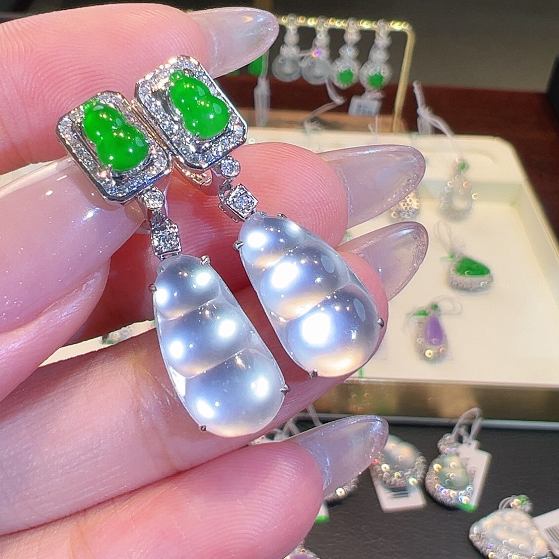 翡翠18K金镶嵌耳环翡翠