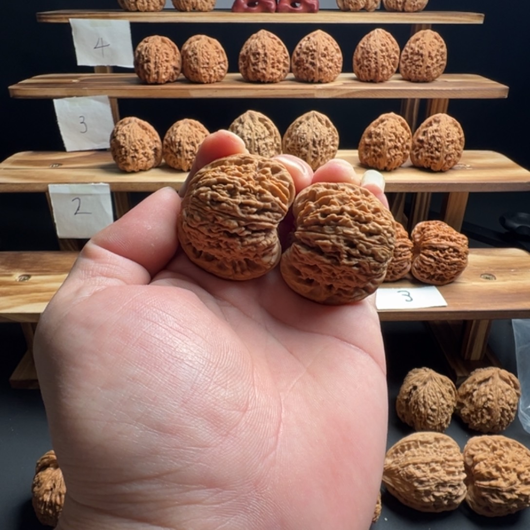 祥***吊坠桃核南疆石蚂蚁拉丝凹底尺寸40