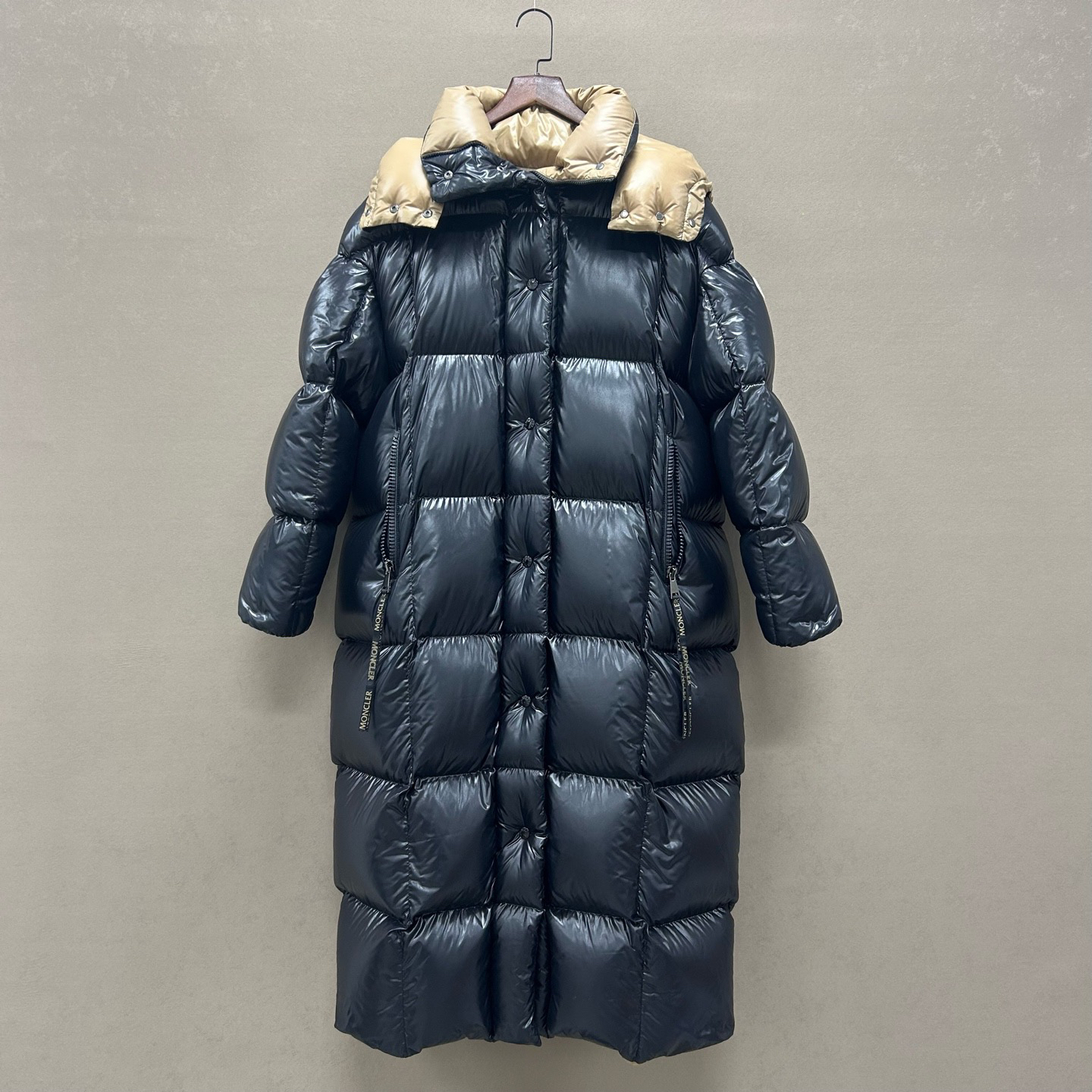 未使用 MONCLER Parnaiba黑金徽标长款羽绒服3码 ys000775