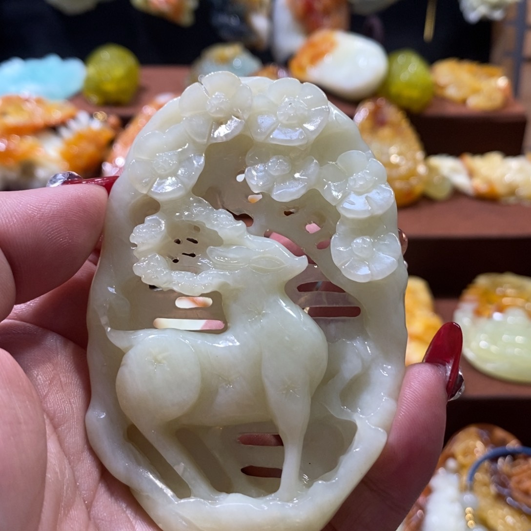 蛇纹石玉颈饰未镶嵌