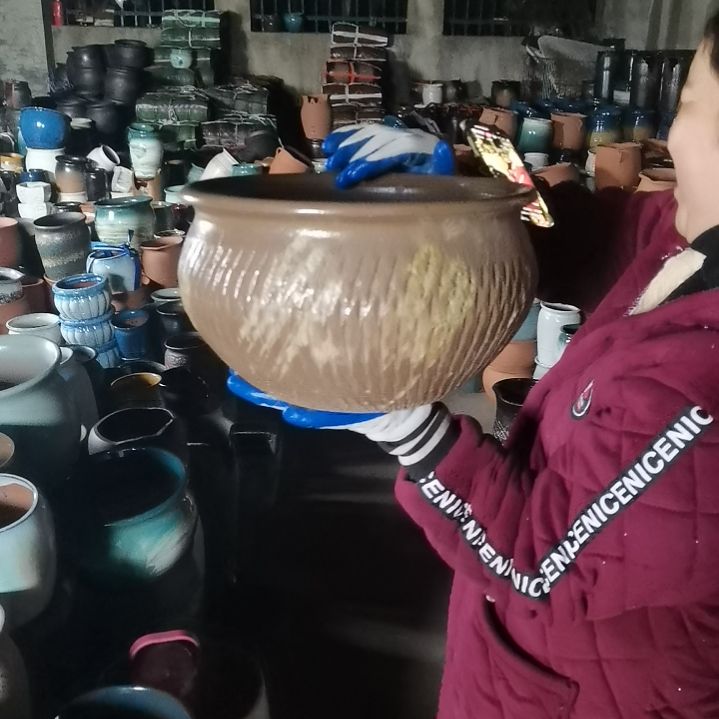 红陶口30高18瑕疵一个