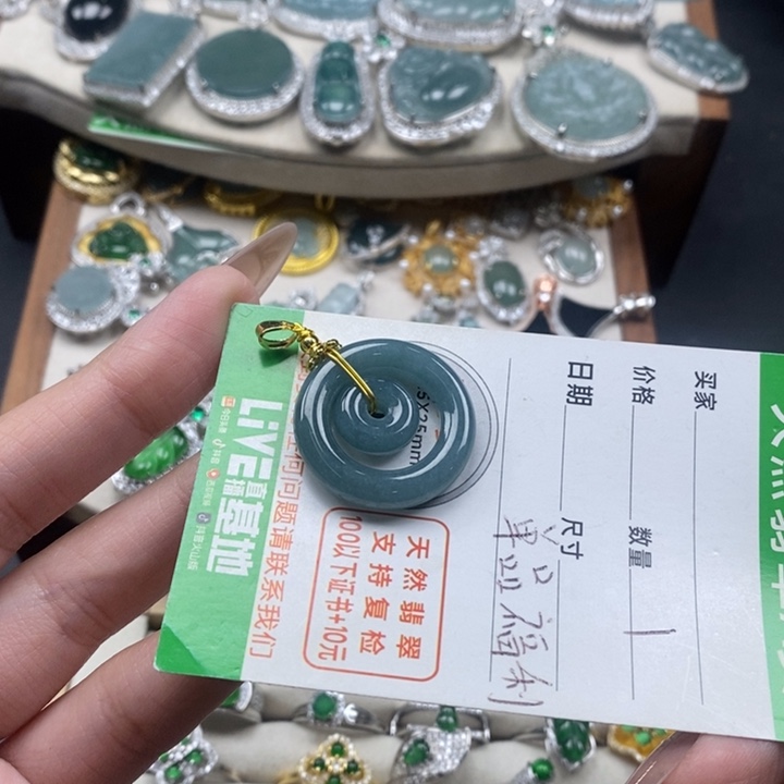 翡翠颈饰未镶嵌翡翠