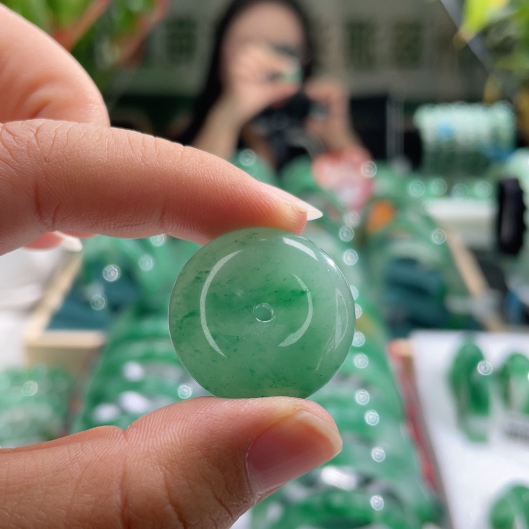 石英质玉颈饰未镶嵌