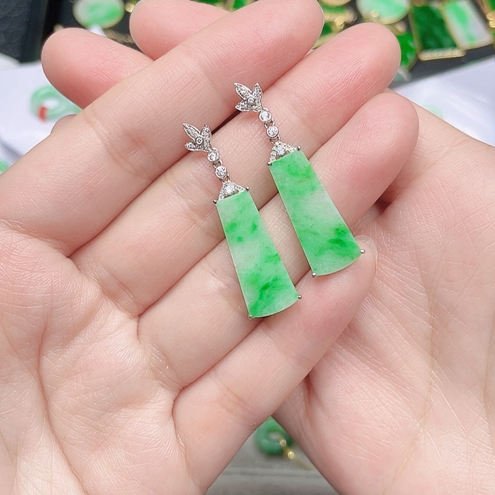 翡翠耳饰18K金镶嵌天然翡翠