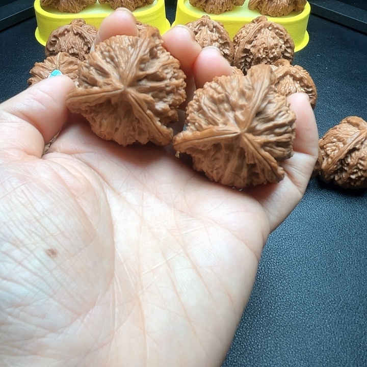 核桃43 白狮子拼接3棱。