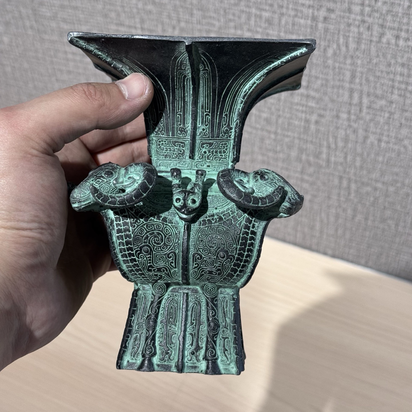复古四羊方尊，家居摆件博古架，仿古青铜器