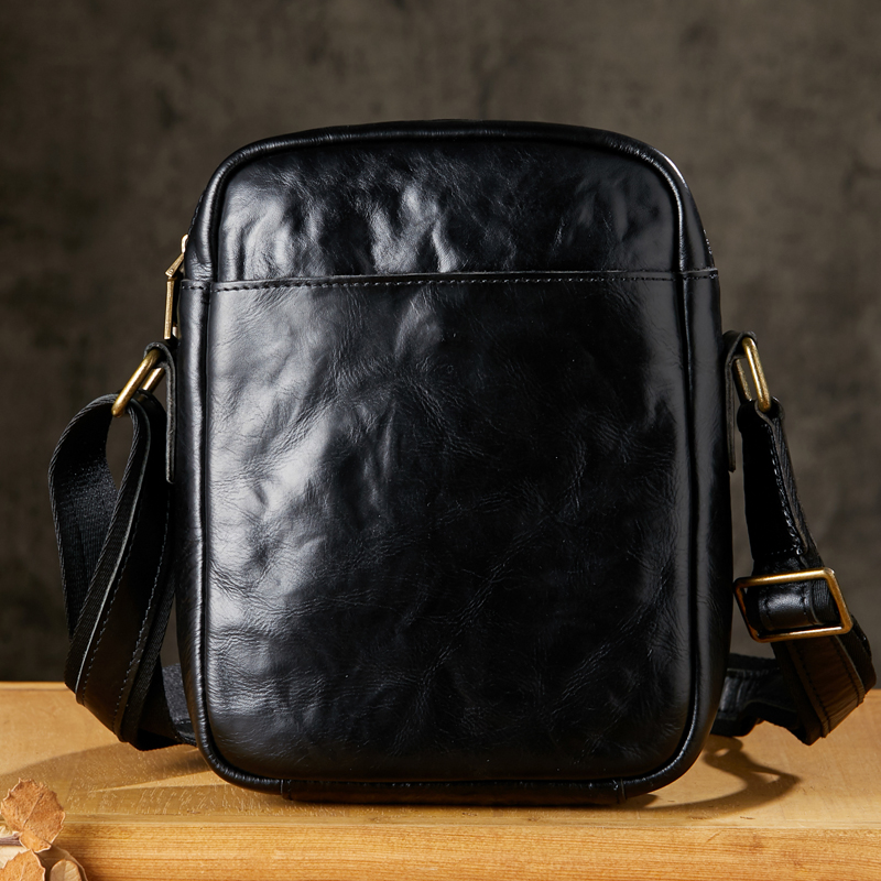 手工植鞣牛皮男士单肩斜挎包休闲百搭真皮手机包青年通勤个性男包