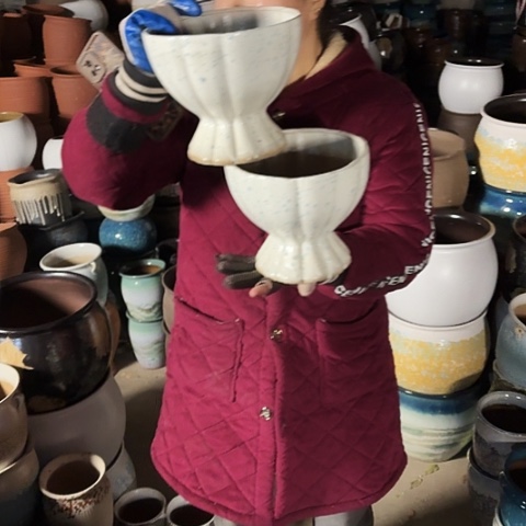 口20高17瑕疵口裂盆子。