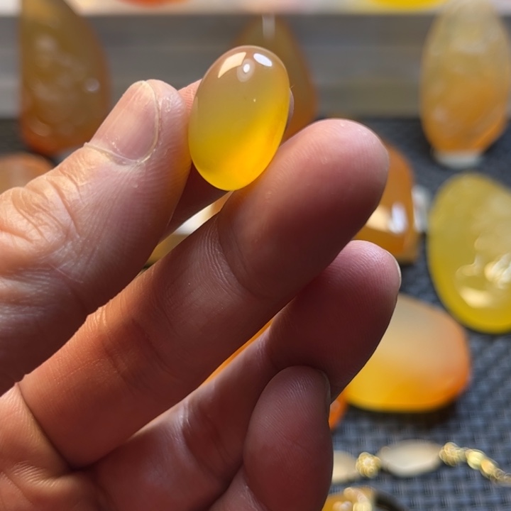 开****石英质玉未镶嵌旦面