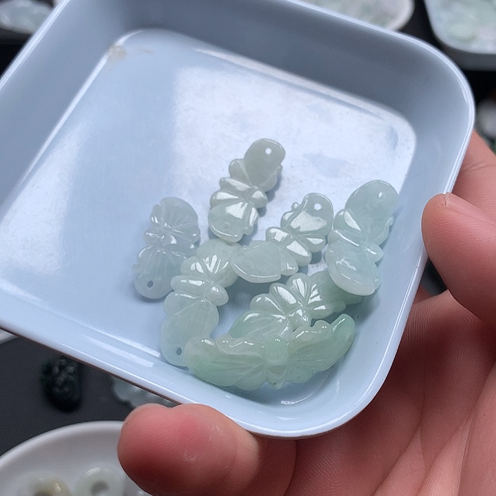 翡翠未镶嵌颈饰翡翠首饰