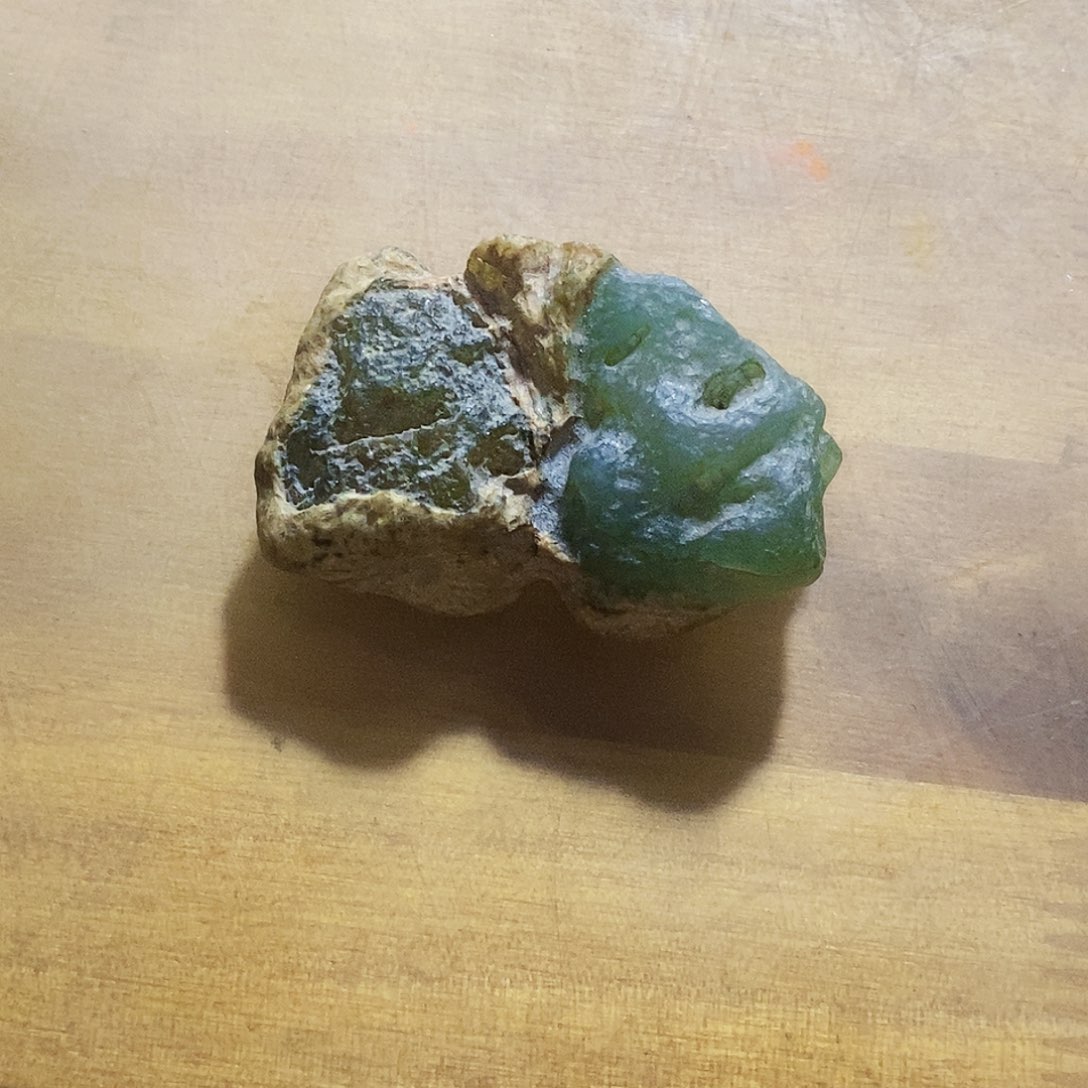 表***粒未镶嵌定制翡翠天然翡翠片料