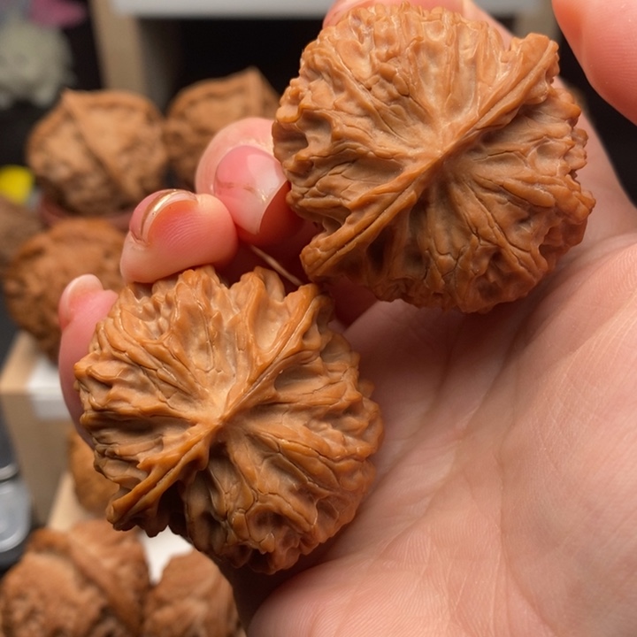 山***、文玩核桃把件苹果