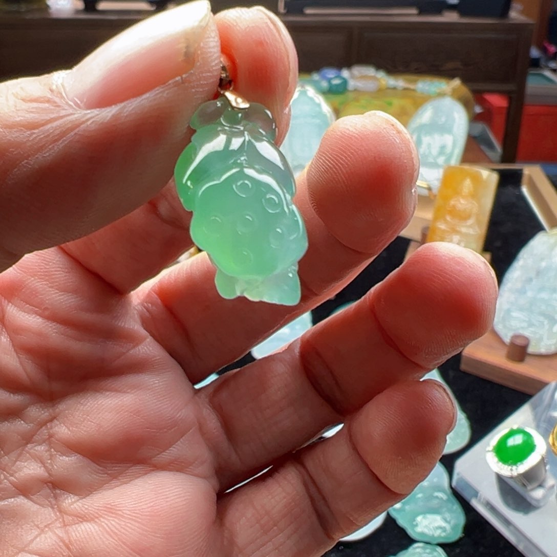 翡翠颈饰未镶嵌桃*桃天然缅甸翡翠吊坠