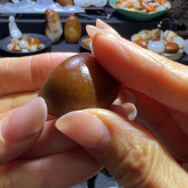 卡***世和田玉（黄玉）未镶嵌颈饰