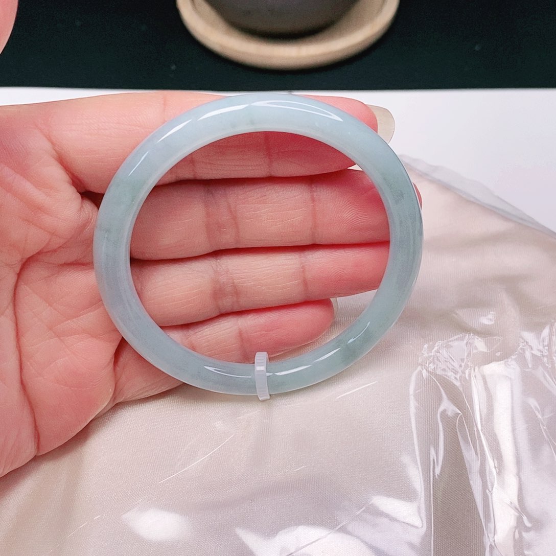 【闪购商品】翡翠手镯未镶嵌正圆54