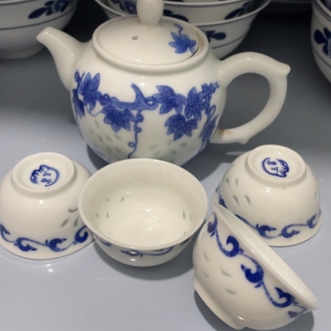 景德镇陶瓷青花玲珑一壶4个