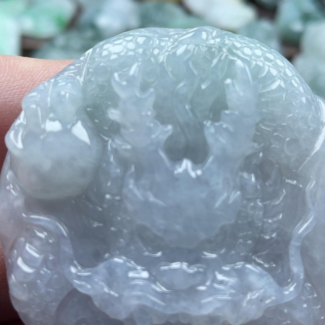 翡翠未镶嵌颈饰龙牌