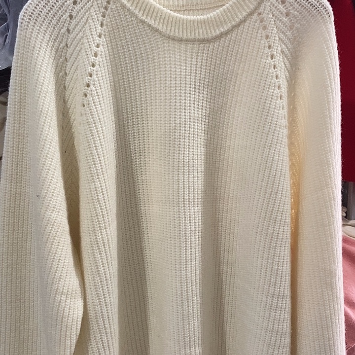 白色纯美丽诺羊毛元宝针圆领