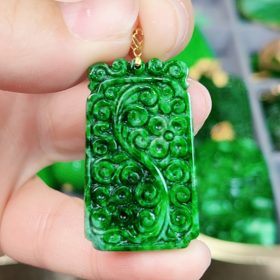 翡翠颈饰18K金镶嵌吊坠