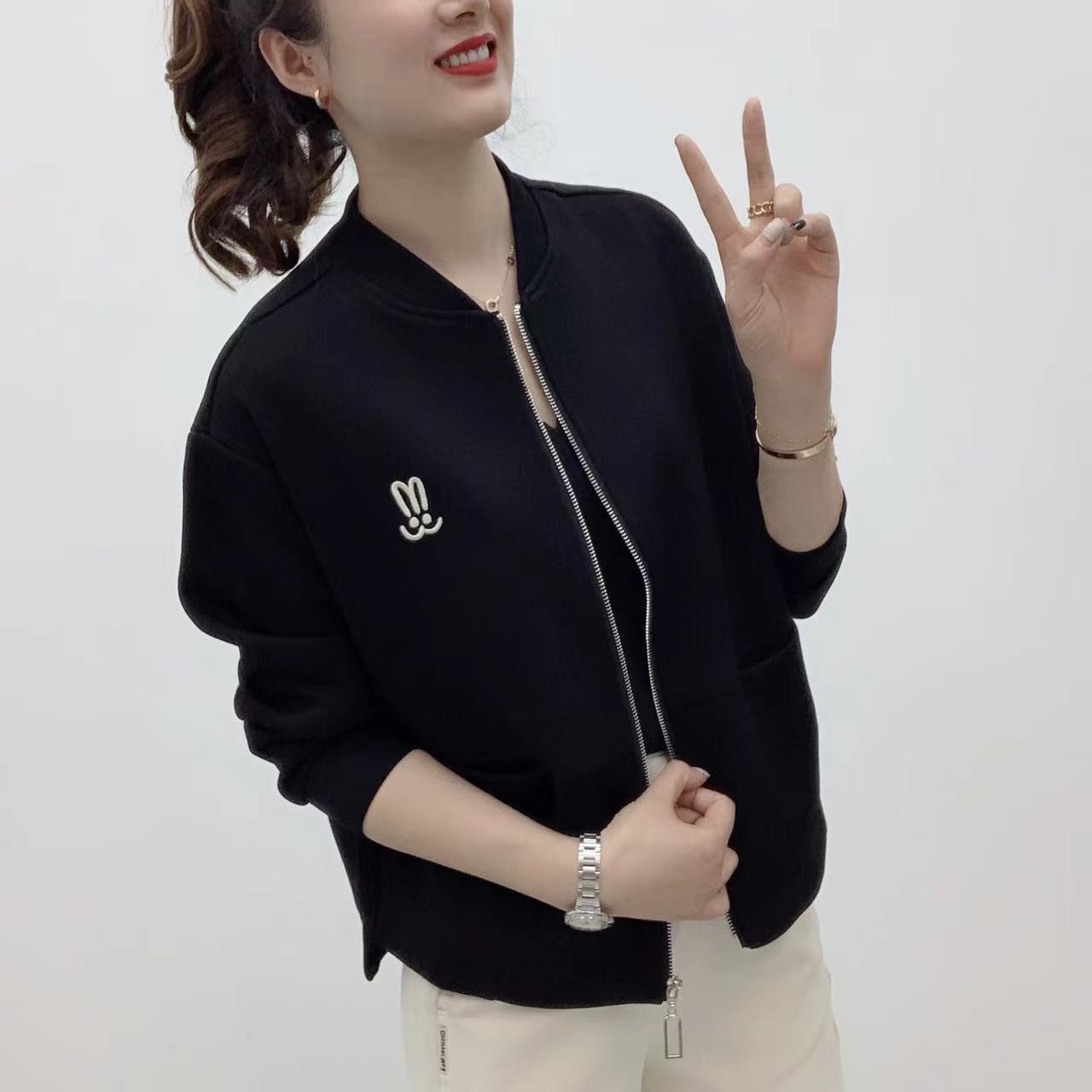 时尚百搭洋气宽松减龄棒球领卡通刺绣拉链女士外套