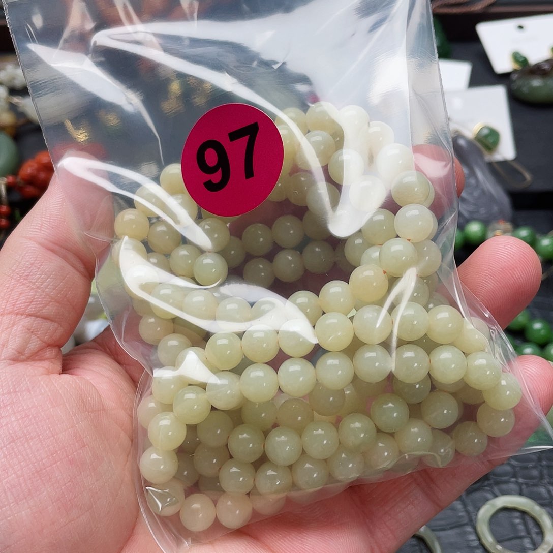 和田玉未镶嵌颈饰手串