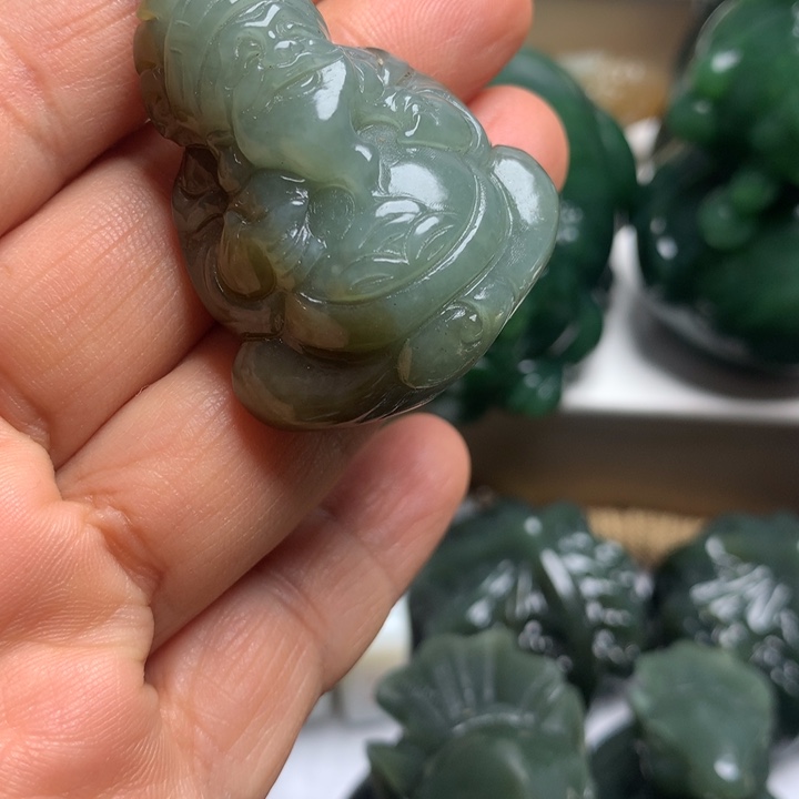 彩***煌和田玉未镶嵌颈饰