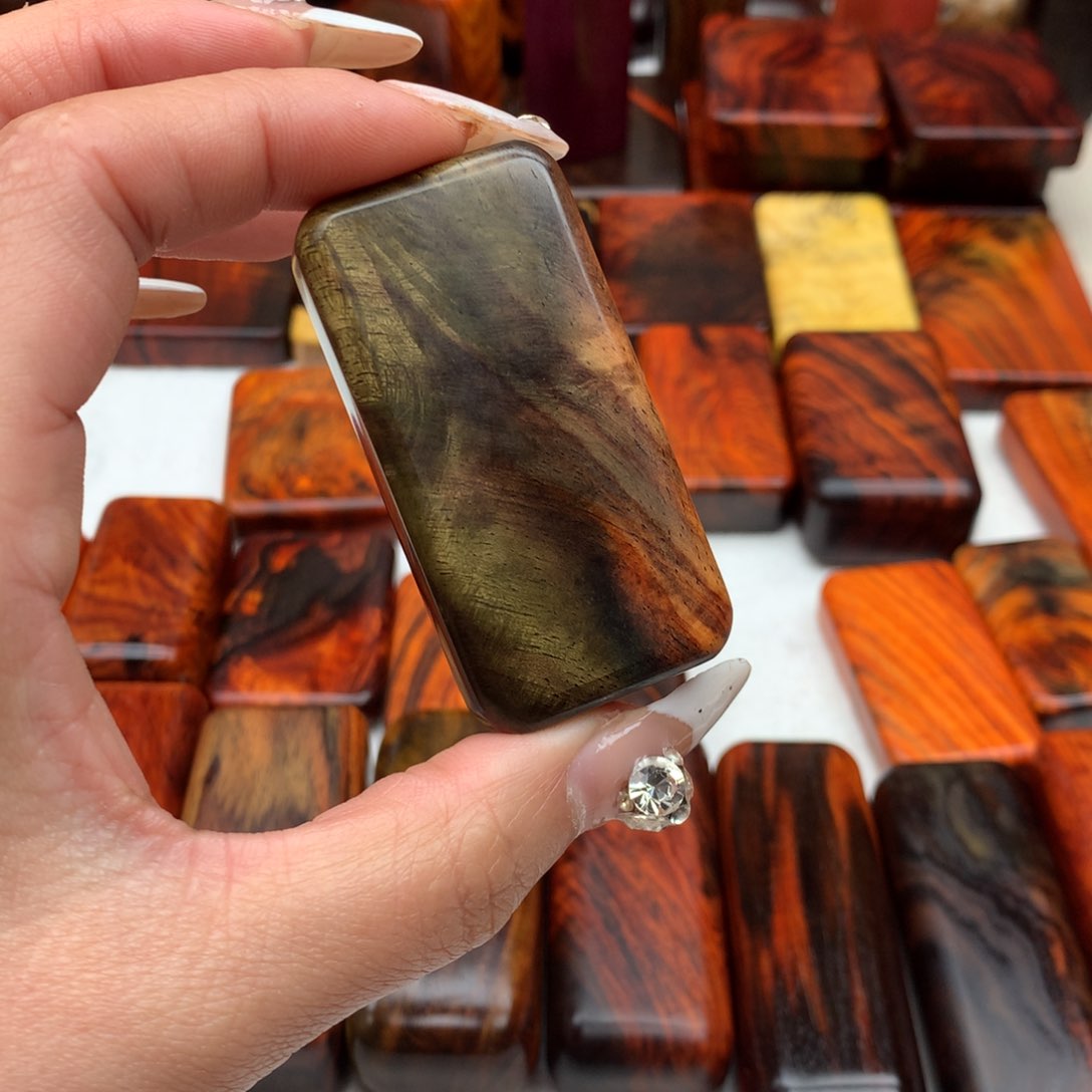 交趾黄檀（大红酸枝）卡**斯