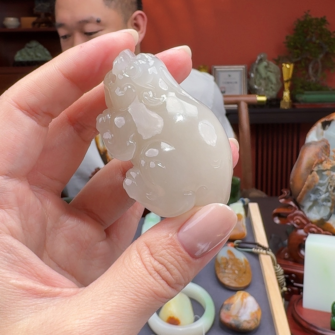 和田玉未镶嵌把件