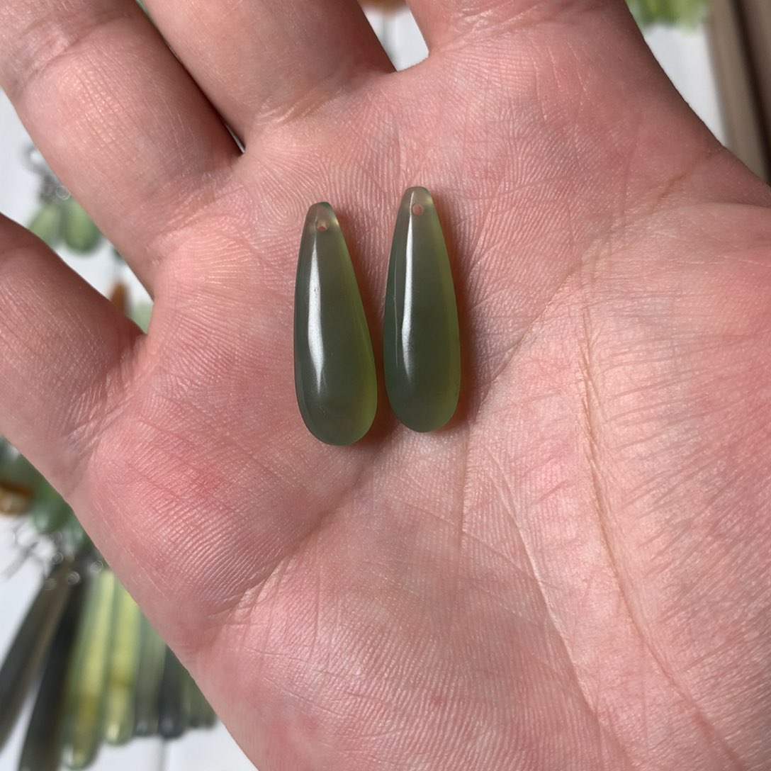 蛇纹石玉耳环未镶嵌