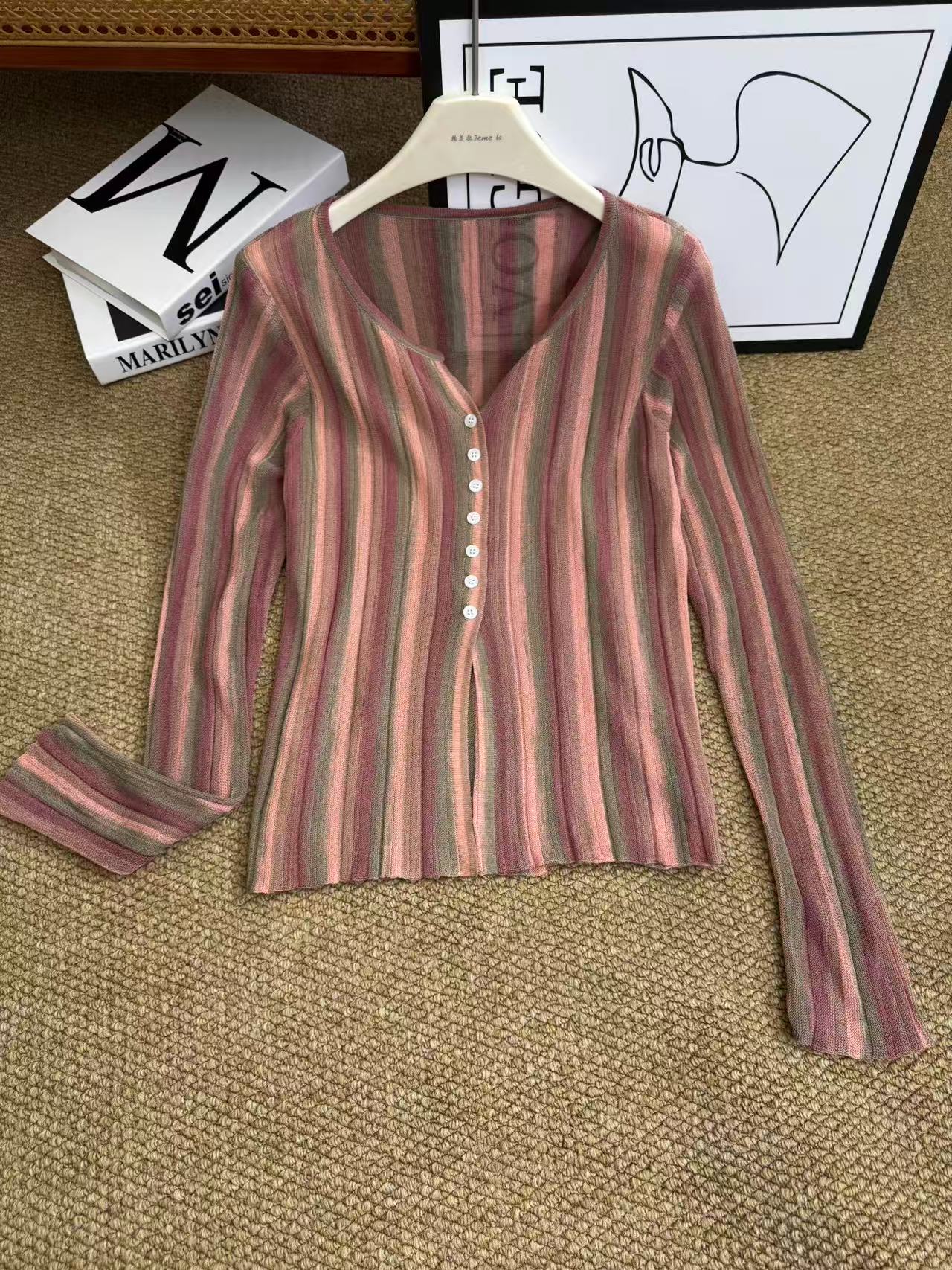 深圳南油白桃美美 夏季新款设计感修身显瘦圆领针织上衣 A2894