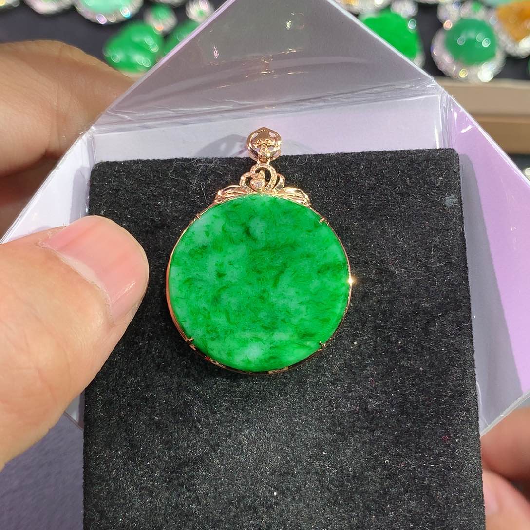 翡翠吊坠(赠链)18K金镶嵌