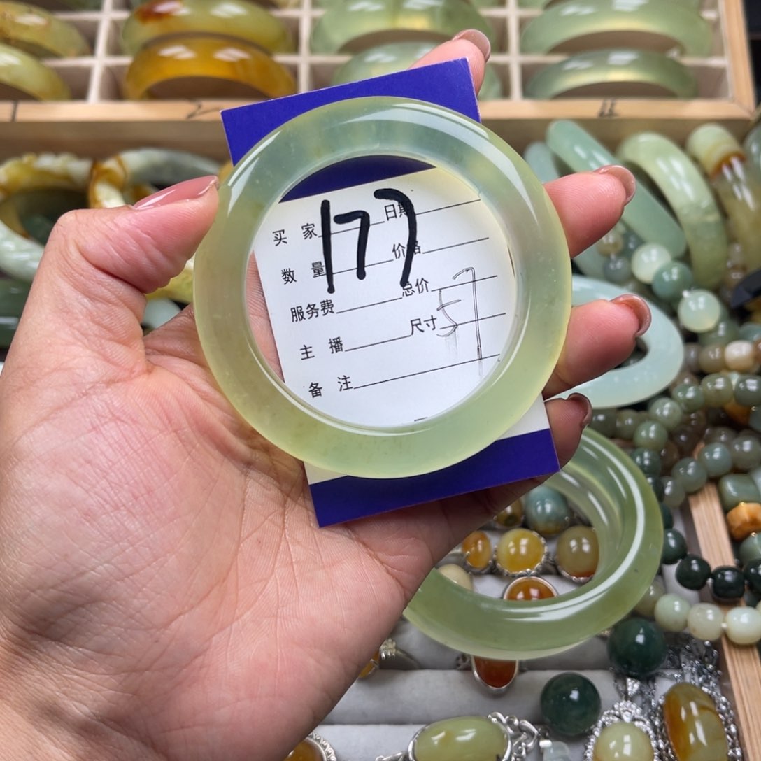 岫玉未镶嵌手镯聂*