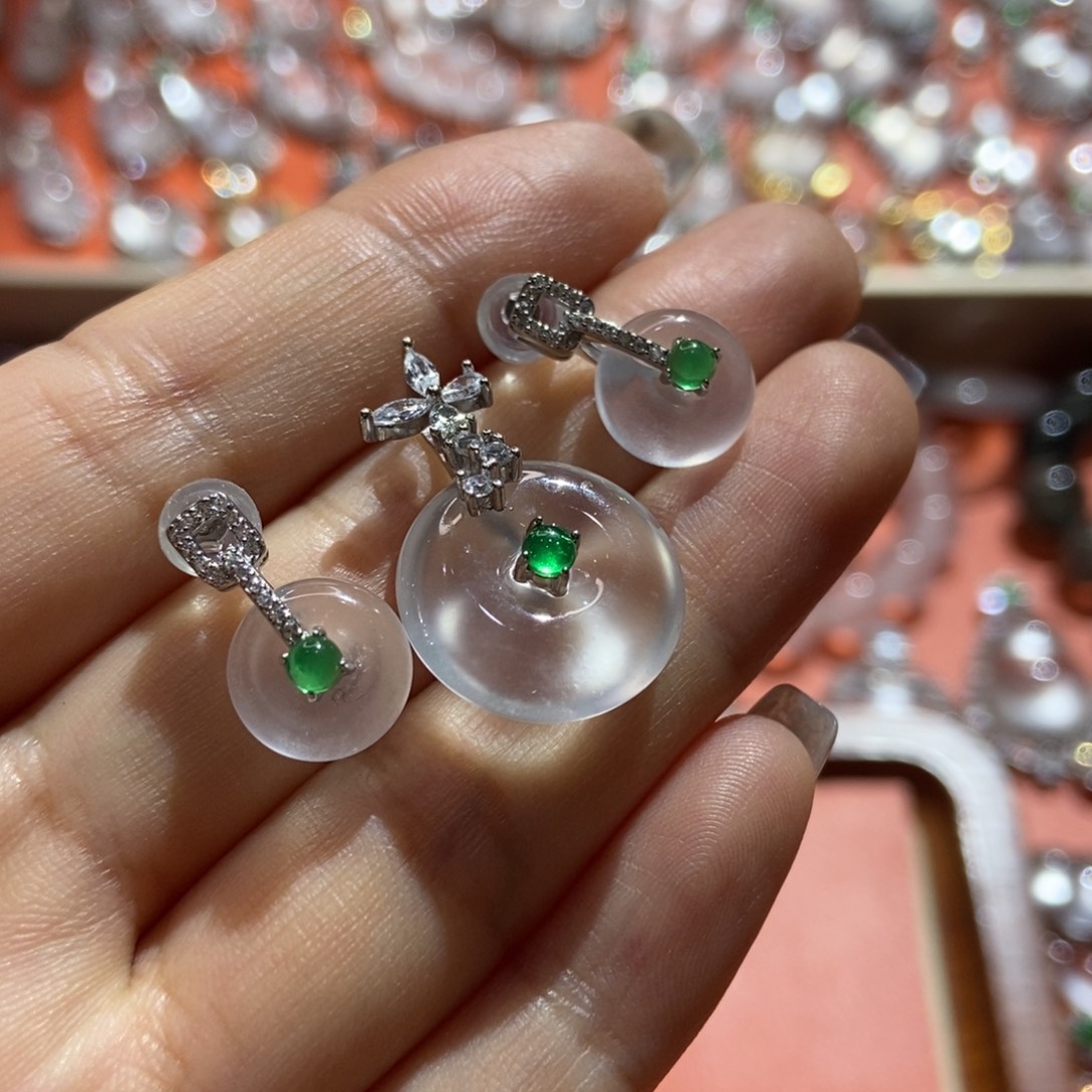 雪***石英质玉银S925镶嵌颈饰