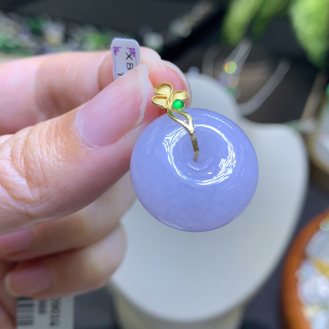 颈饰18K金镶嵌翡翠