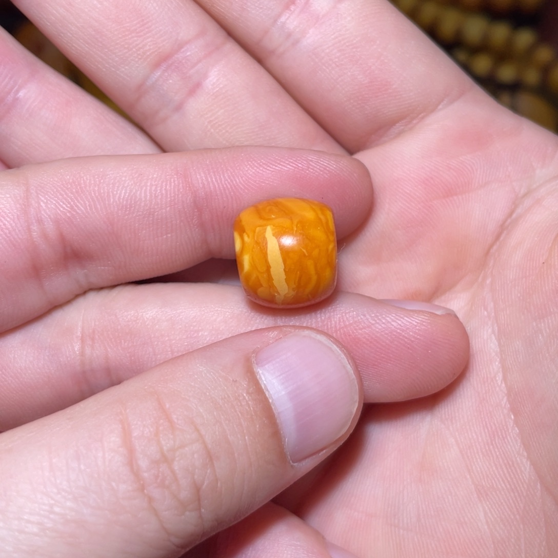 草***官琥珀未镶嵌裸石马蹄