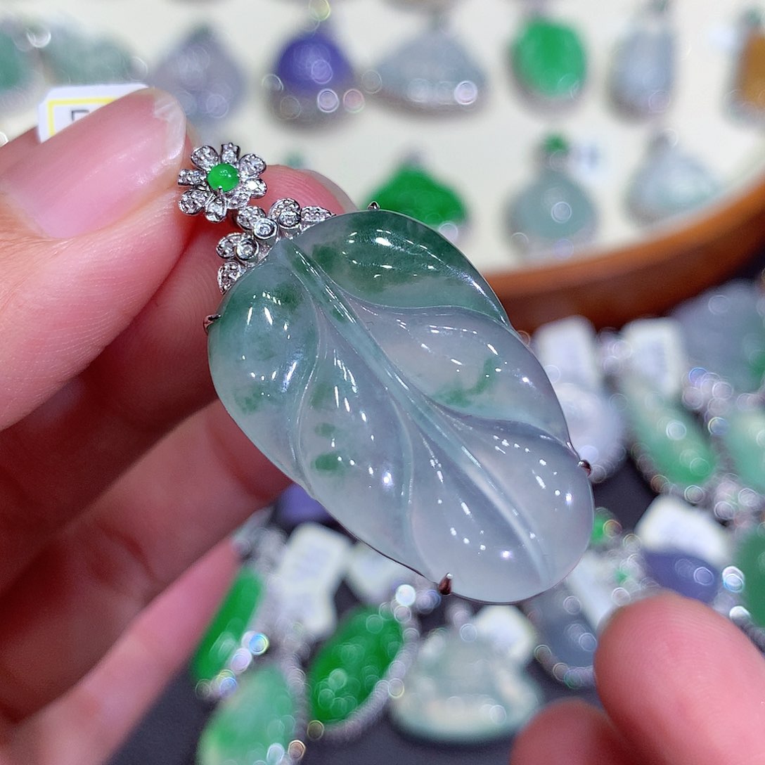 翡翠吊坠(不含链)18K金镶嵌